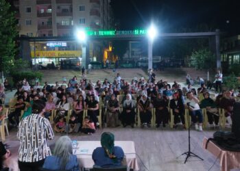 ‘Yek li qesrê û yek jî li zindanê be nabe’