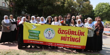 Li Stenbolê starta ‘Mitînga Azadiyê’: Em ê ji bo Rêbertiya azad li qadan bin