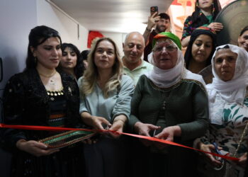 Zimanxane bi heyacanêko gird ame akerdene