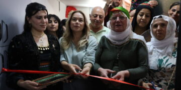 Zimanxane bi heyacanêko gird ame akerdene