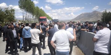 Xelkê gundê Norkoxê negirtina tedbîrên rê protesto kir