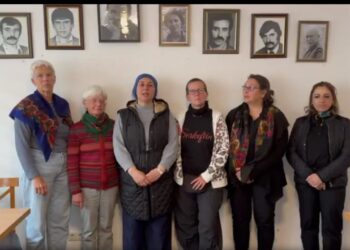 Karwanê Dayikan ji bo YPJê ji Hamburgê ber bi Berlînê ve kete rê