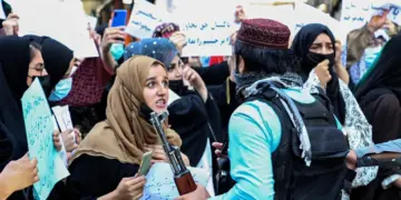 Rapora NYê: Talîbanê jin ji jiyana siyasî û biryardayinê dûr xistine